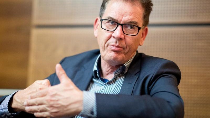 Kritik an Müllers staatlichen Textilsiegel „Grüner Knopf“ wächst