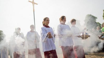 Studie: Vier von zehn Katholiken denken über Kirchenaustritt nach