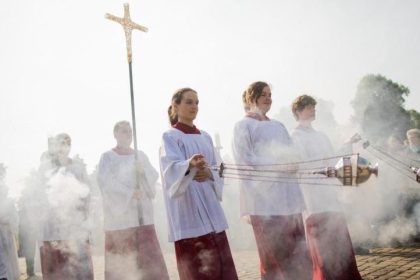 Studie: Vier von zehn Katholiken denken über Kirchenaustritt nach