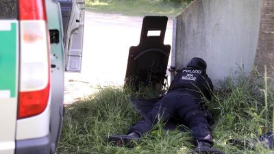 Großeinsatz bei Dresden: Verdächtiger schießt auf Polizei