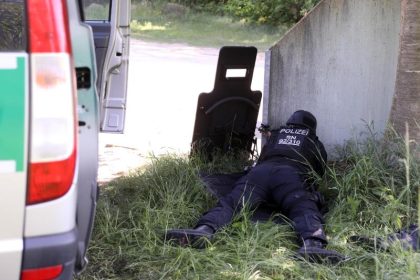 Großeinsatz bei Dresden: Verdächtiger schießt auf Polizei