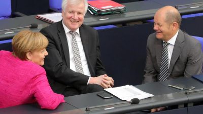 Abendliches Spitzengespräch zu Rente und Sozialpolitik: Seehofer, Merkel und Scholz