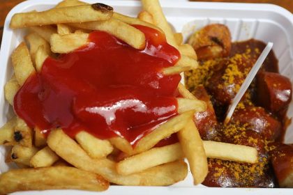 Kantinen-Hitliste: Currywurst seit 26 Jahren auf der Eins