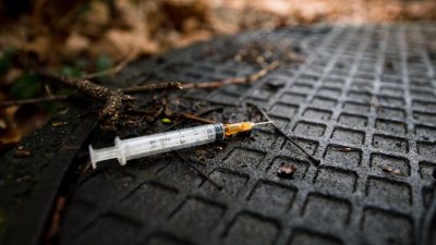 Etwas weniger Menschen sterben an illegalen Drogen – Neue Substanzen geben Rätsel auf