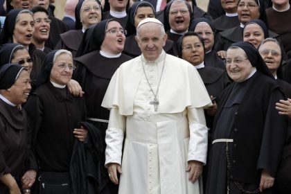 Papst stellt Social-Media-Regeln für Nonnen auf