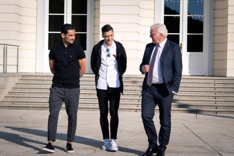 Fußballer nach Treffen mit Erdogan von Steinmeier empfangen – Gündogan: “Habe auch eine türkische Seite in mir”