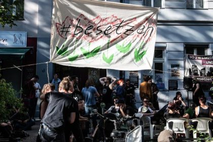 Polizei räumt zwei besetzte Häuser in Berlin – Linke Aktivisten kritisieren Vorgehen der Einsatzkräfte