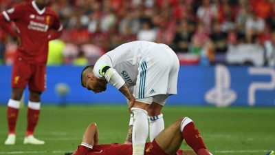 Schulterverletzung: Liverpools Salah ausgewechselt