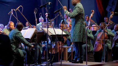 Orchester im Kongo spielt Beethoven und Orff
