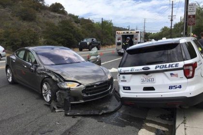 Tesla-Unfall mit eingeschalteter Autopilot-Software – Polizeiauto gerammt