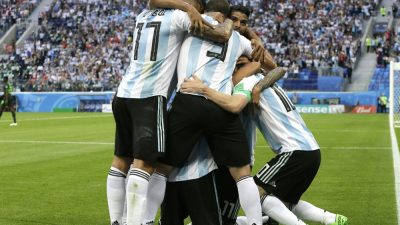 Messi im Glück – Argentinien jetzt gegen Frankreich