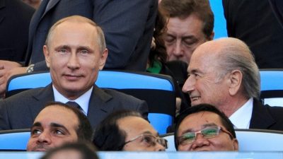 Blatter schaut Portugal gegen Marokko und trifft Putin