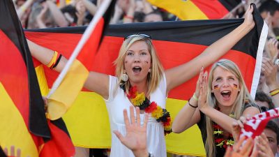 Nationalismus bekämpfen: Junge Linke ruft zum Abknicken von WM-Deutschlandfahnen auf