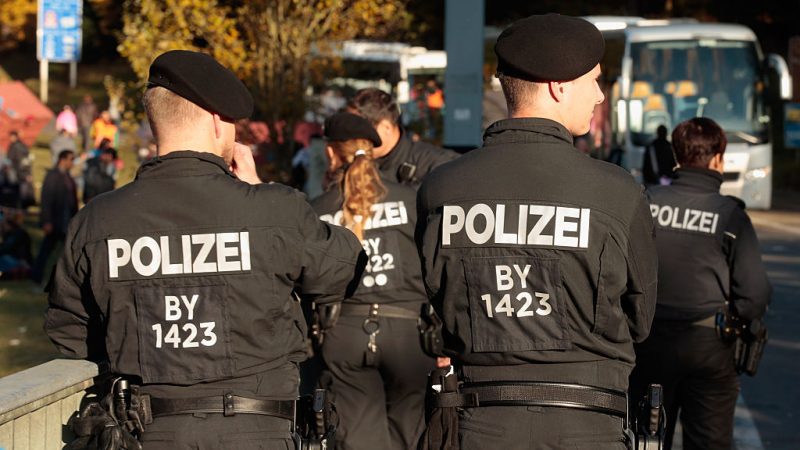 Österreichischer General: 80.000 Migranten am Weg nach West- und Mitteleuropa – Polizei übt Grenzsperre