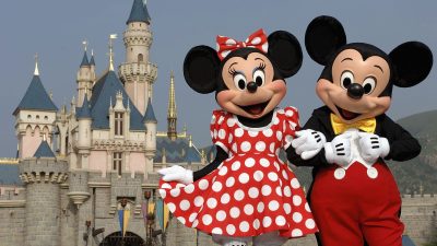 Disney: Vorstand tritt wegen „unerwünschter Umarmungen“ zurück – Mitarbeiter wegen Besitz von Kinderpornografie verhaftet