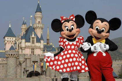 Disney: Vorstand tritt wegen „unerwünschter Umarmungen“ zurück – Mitarbeiter wegen Besitz von Kinderpornografie verhaftet