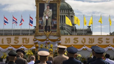 Thailands König alleiniger Besitzer der royalen Milliarden