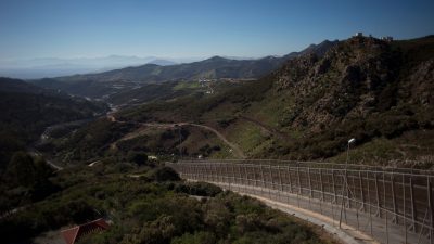 Spaniens neue Regierung: Innenminister will „alles“ tun, um Stacheldraht zu Ceuta und Melilla abzubauen