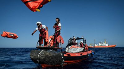 „Aquarius“ sucht wieder einen sicheren Hafen – Italien erlaubt kein Anlanden