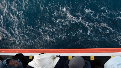 Weiteres Schiff wartet auf Hafeneinfahrt in Italien – mit 113 Migranten an Bord