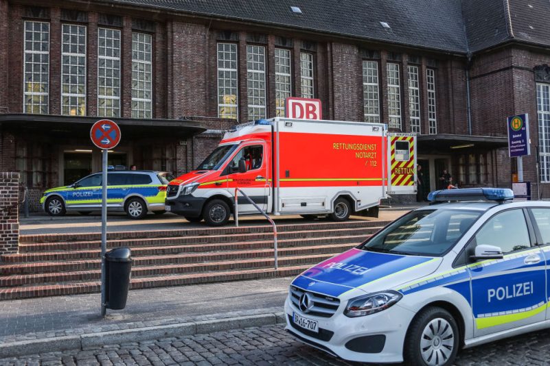 „Terror-Attacke“ im Zug in Flensburg? Eritreer Mahmood J. stach zuerst Polizistin (22) hinterhältig Messer ins Gesicht, Passant (35) kam zu Hilfe