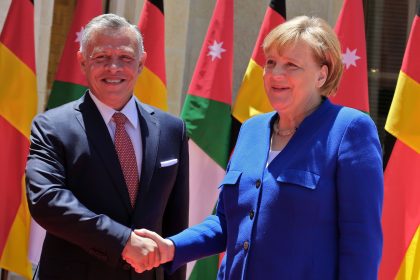 Merkel verspricht Jordanien 100 Millionen Dollar Kredit und sagt: Deutschland muss für Migranten offen bleiben