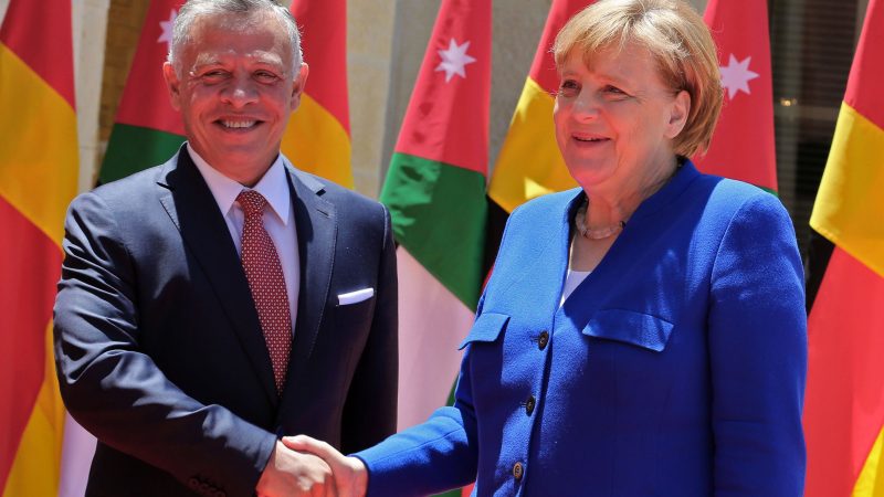 Merkel verspricht Jordanien 100 Millionen Dollar Kredit und sagt: Deutschland muss für Migranten offen bleiben