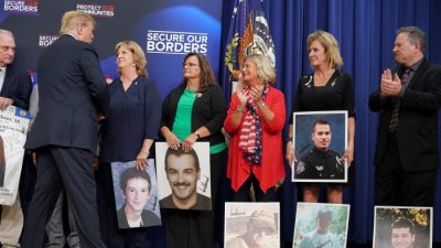 „Ich werde Rassistin und Nazi-Schwein genannt“: Trump trifft Hinterbliebene von Opfern von illegalen Einwanderern