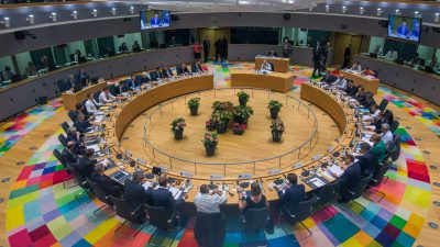EU-Chefs setzen Gipfel mit Beratungen zu Brexit und Eurozonen-Reform fort