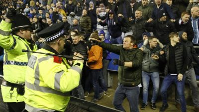 Ausreiseverbot für 1300 gewalttätige England-Fans