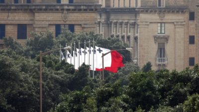 Malta lässt Schiff „Lifeline“ anlegen – Seehofer will das Schiff anschließend festsetzen
