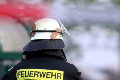Halle mit Luxusautos in Frankfurt am Main niedergebrannt