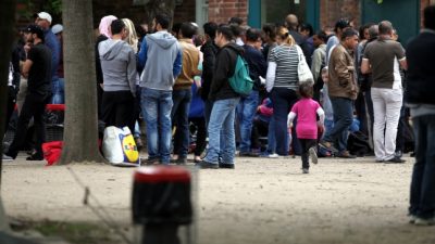 Knapp 12.000 Flüchtlinge und Migranten verließen Deutschland gegen Prämie wieder