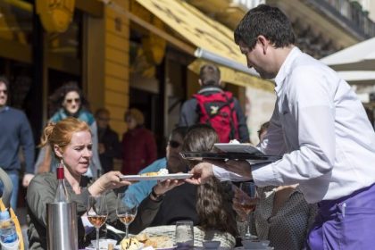 DIHK fordert Erleichterung der Zuwanderung für Berufe im Gastgewerbe