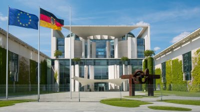 Krisentreffen im Kanzleramt: Spitzen von CDU, CSU und SPD beraten über Asylpolitik