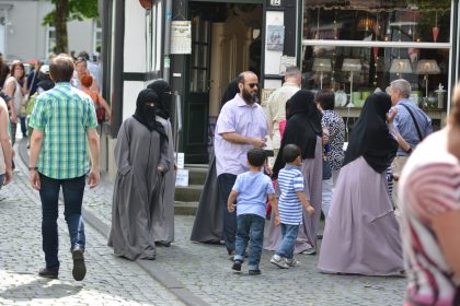 Ethnologin benennt Probleme durch die Masseneinwanderung – jetzt unterstellen ihr linke Hasser Rassismus