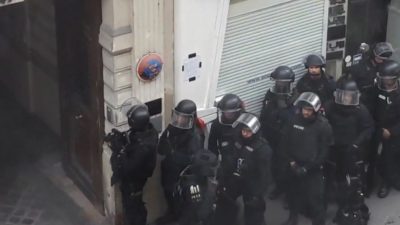 Paris: Bewaffneter Mann und eine Bombendrohung – Geiselnahme unblutig beendet