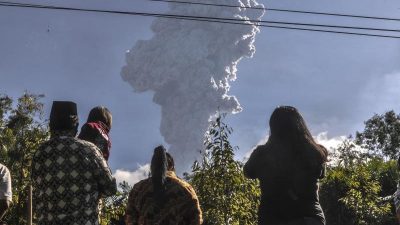 Indonesischer Vulkan Merapi ausgebrochen – Warnung für den zivilen Flugverkehr herausgegeben