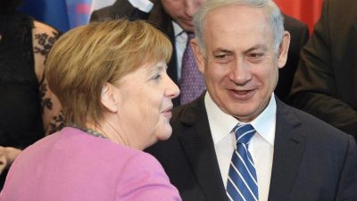 Merkel trifft mit Kabinett zu Besuch in Israel ein