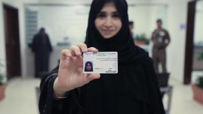 Erstmals in der Geschichte Saudi-Arabiens: Königreich stellt Führerschein für Frauen aus