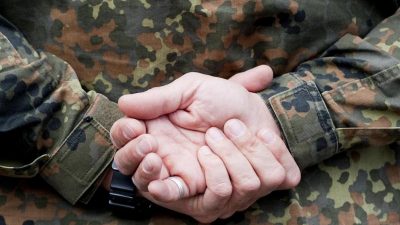 Terrorverdächtiger Bundeswehrsoldat wegen NS-Devotionalien festgenommen