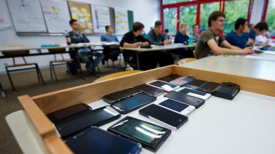 An Frankreichs Schulen gilt künftig ein Handyverbot