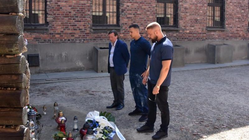 Mit Skandal-Text über Auschwitz-Insassen zum Echo – Jetzt besuchen Kollegah und Farid Bang KZ-Gedenkstätte