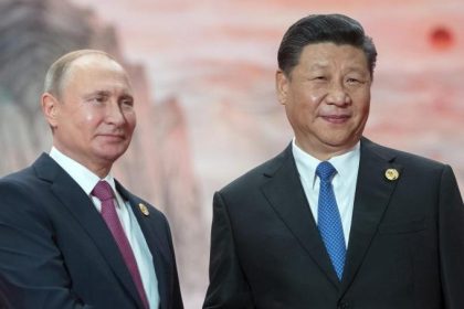 Hunderte ungewartete Flugzeuge in Russland – China „bereit“, Teile zu liefern
