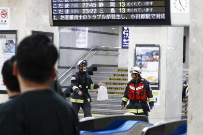 Mann in japanischem Schnellzug bei Messerangriff getötet