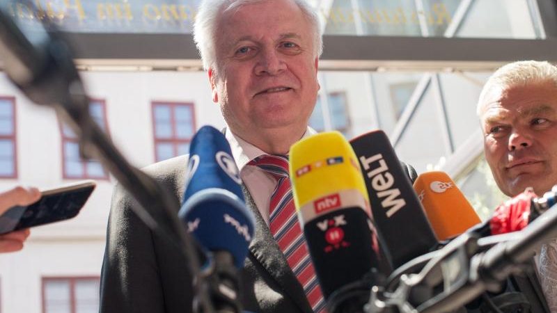 Rücktritt als CSU-Chef ? – Seehofer weist alleinige Verantwortung am Wahlergebnis zurück