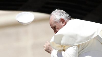 Papst will mit Macron über „Flüchtlinge“ sprechen – fordert größere Aufnahmebereitschaft