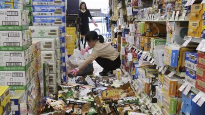 Mindestens drei Tote bei Erdbeben in Japan
