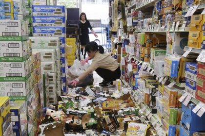 Mindestens drei Tote bei Erdbeben in Japan