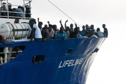 Malta und Italien sagen Nein: Deutsches NGO-Schiff „Lifeline“ sitzt mit Migranten auf dem Mittelmeer fest